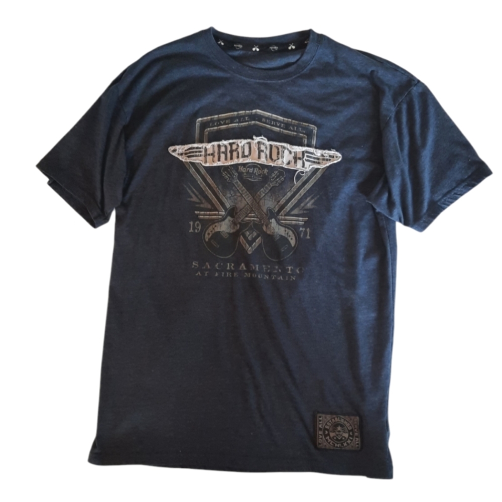 Hard Rock Cafe T-Shirt Sacramento California Guitars